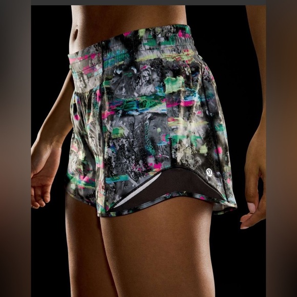 Lululemon | 2023 Hotty Hot High-Rise Lined Short Paint Drift Multi Graphite Sz 4 - Picture 4 of 13
